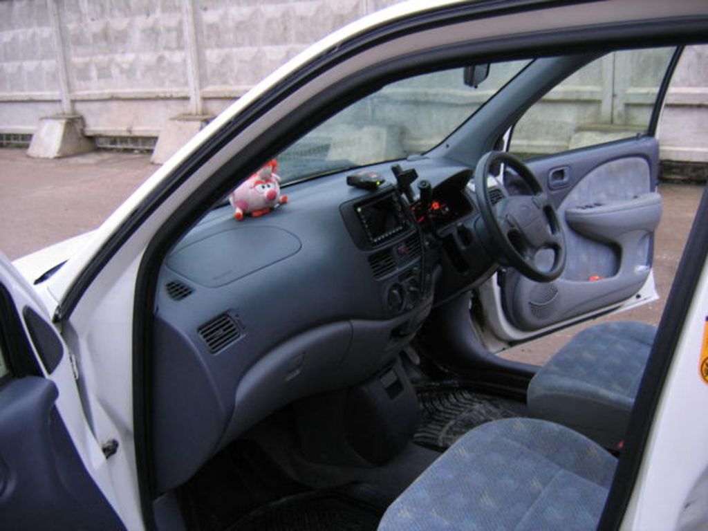 1999 Toyota Raum