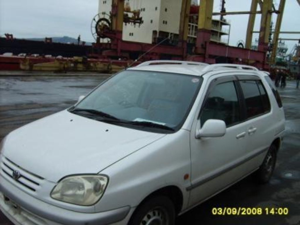 1999 Toyota Raum