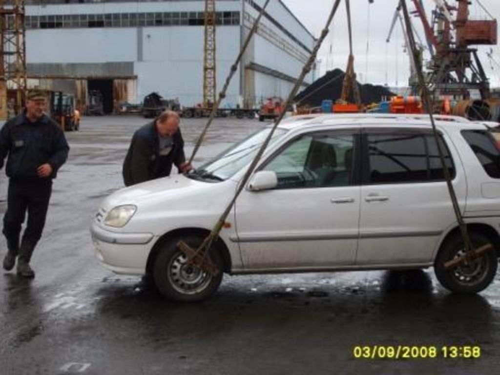 1999 Toyota Raum