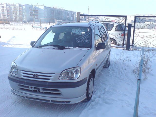 1999 Toyota Raum