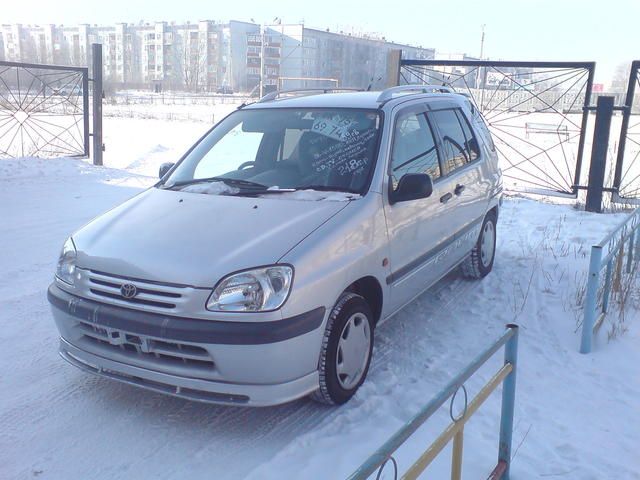 1999 Toyota Raum