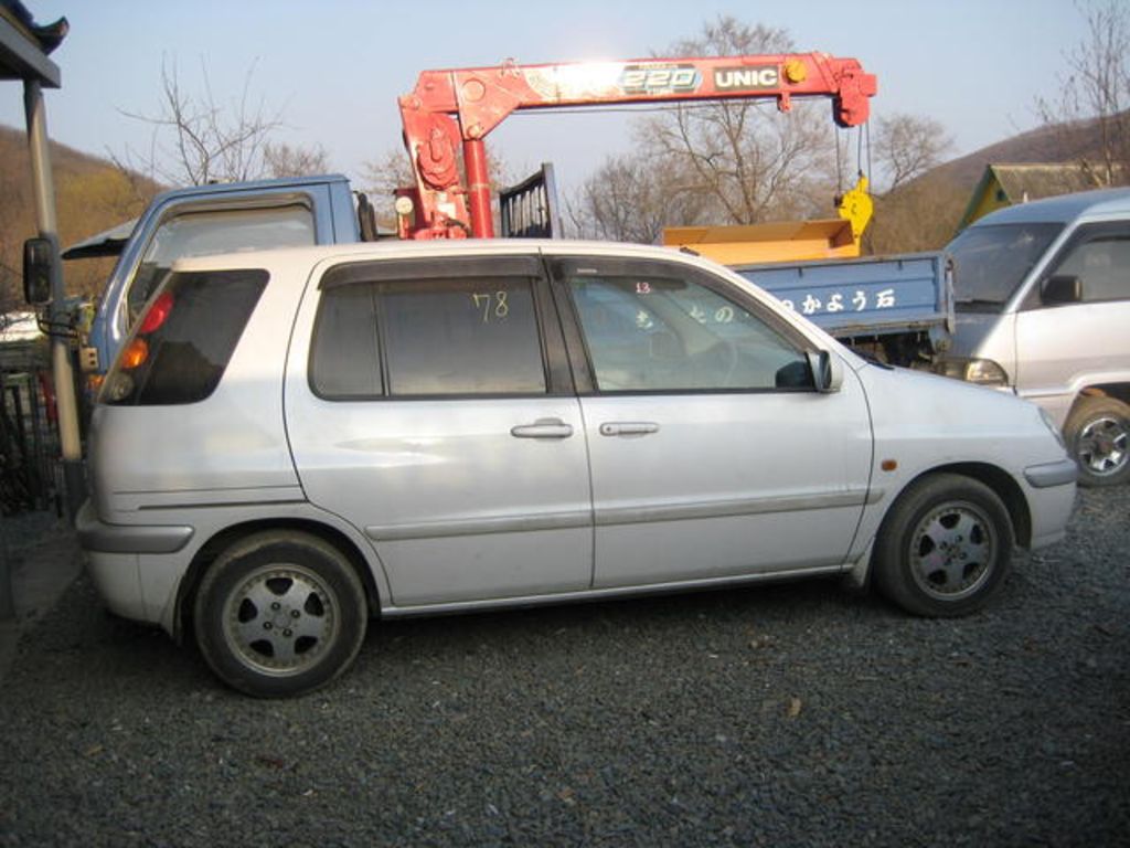 1999 Toyota Raum