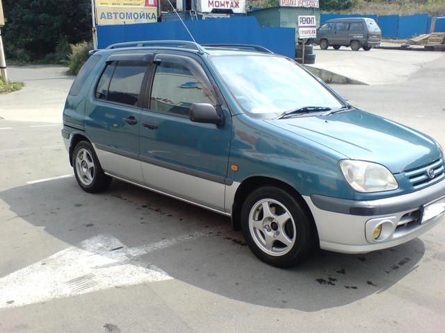 1999 Toyota Raum