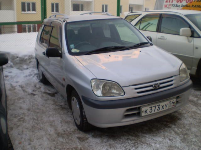 1999 Toyota Raum