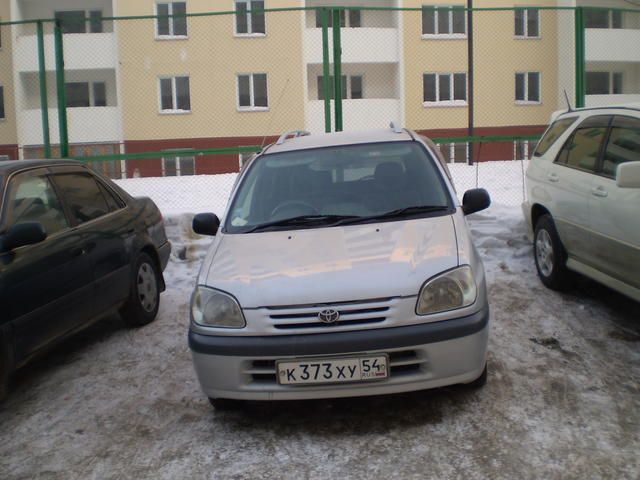 1999 Toyota Raum