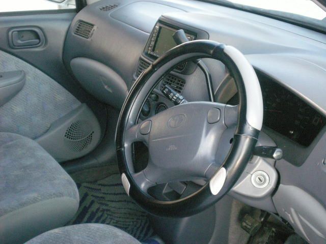 1999 Toyota Raum