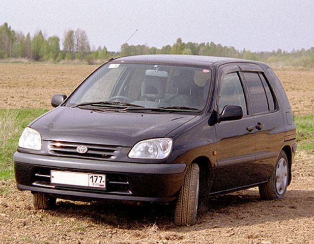 1999 Toyota Raum