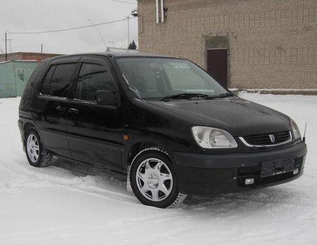 1999 Toyota Raum