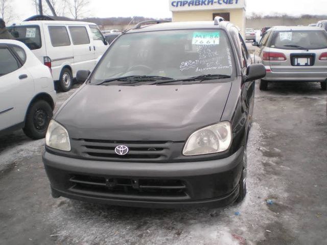 1999 Toyota Raum