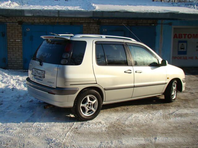 1999 Toyota Raum