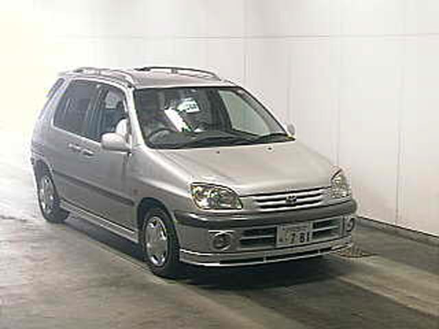 1999 Toyota Raum Photos