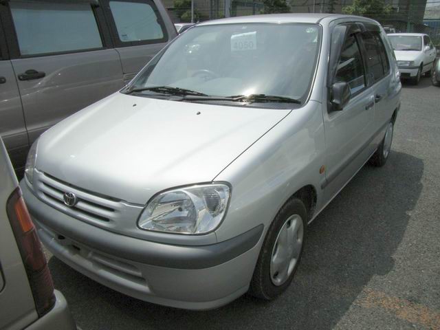 1999 Toyota Raum Photos