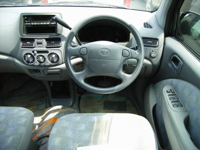 1999 Toyota Raum Images