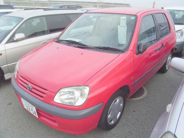 1999 Toyota Raum Images