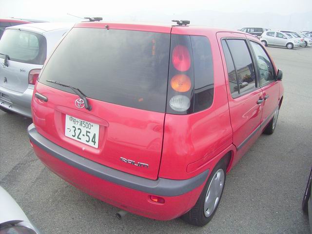 1999 Toyota Raum Pictures