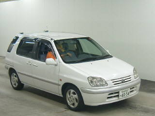 1999 Toyota Raum Pictures