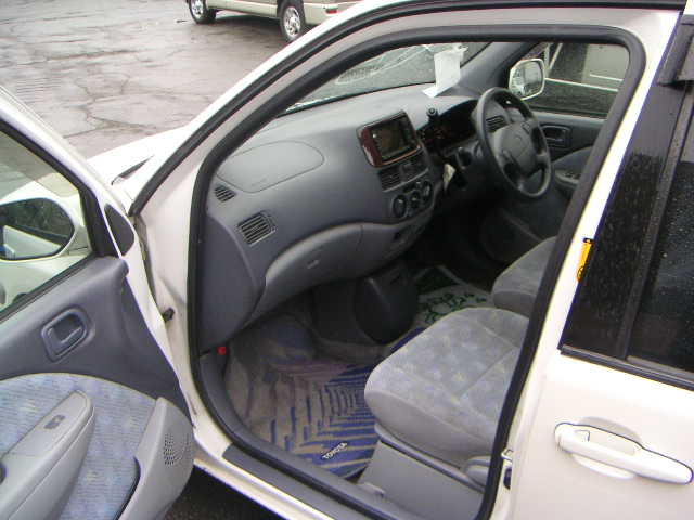 1999 Toyota Raum Photos