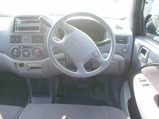 1999 Toyota Raum Pictures