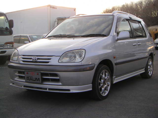 1999 Toyota Raum Images