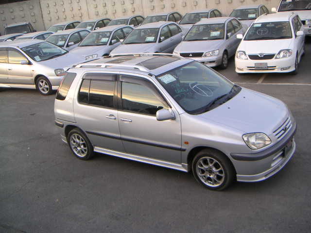 1999 Toyota Raum Pics