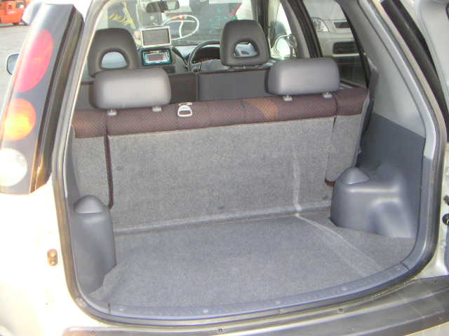 1999 Toyota Raum Pictures