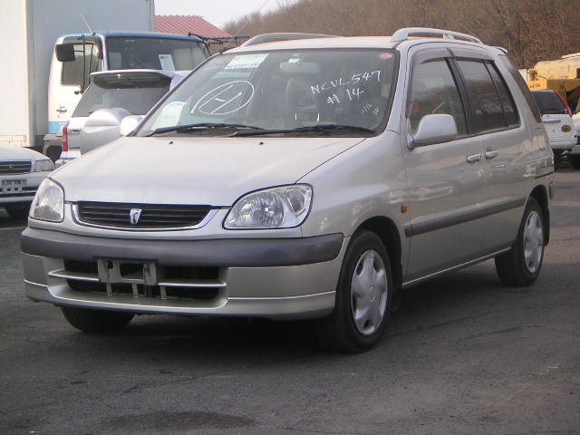 1999 Toyota Raum Pictures