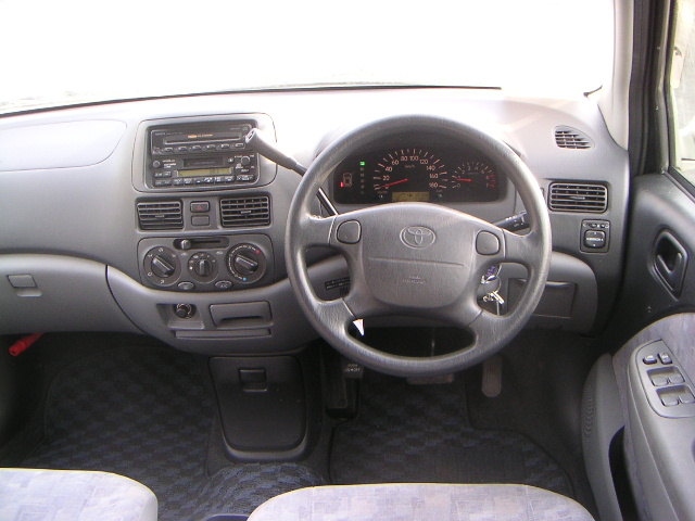 1999 Toyota Raum Images