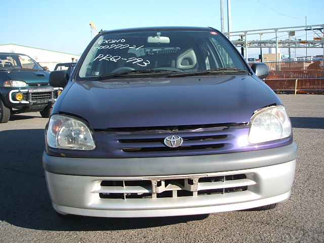 1999 Toyota Raum Photos