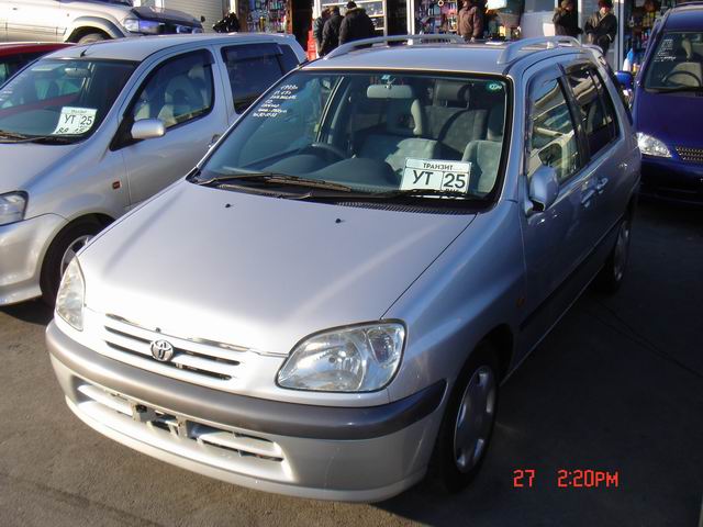 1999 Toyota Raum Pictures