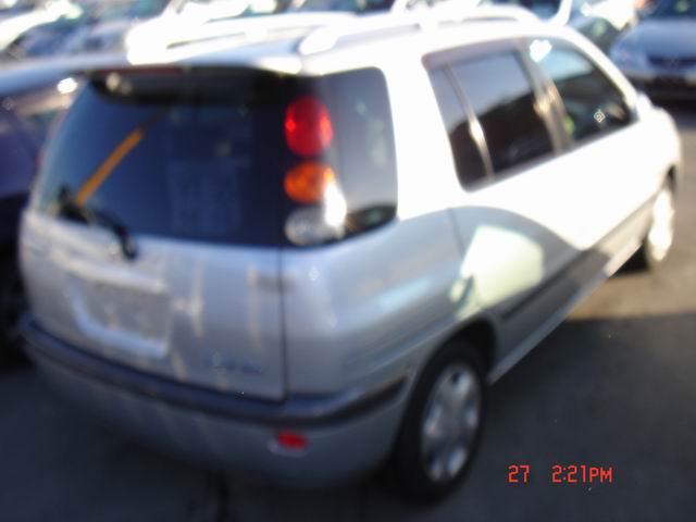 1999 Toyota Raum Pictures