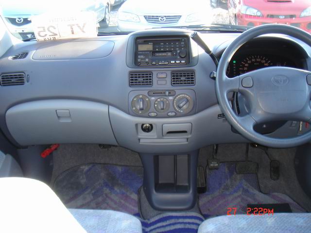 1999 Toyota Raum Photos