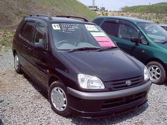 1999 Toyota Raum Pictures