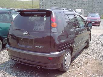 1999 Toyota Raum Photos