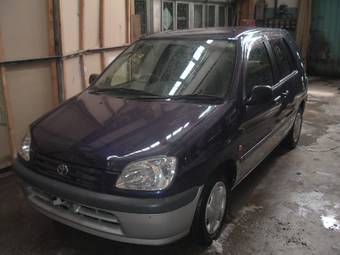 1999 Toyota Raum Pictures