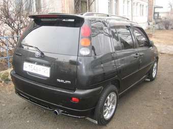 1999 Toyota Raum Pictures