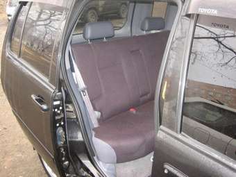 1999 Toyota Raum Pictures