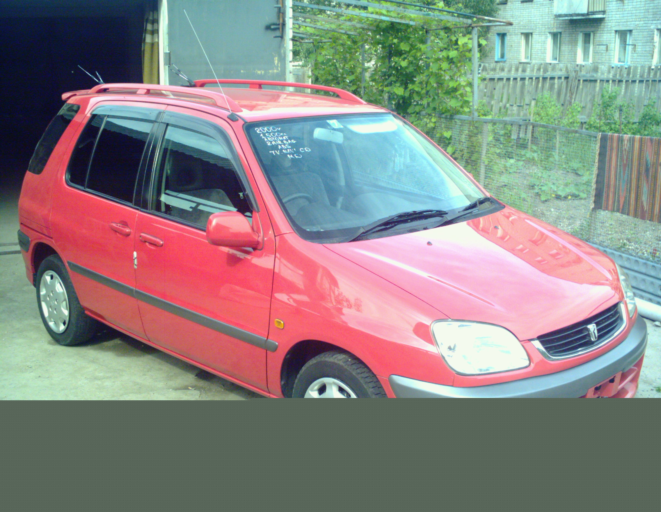 2000 Toyota Raum