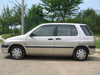 2000 Toyota Raum