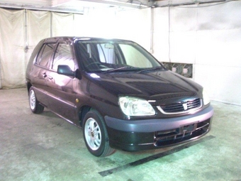 2000 Toyota Raum