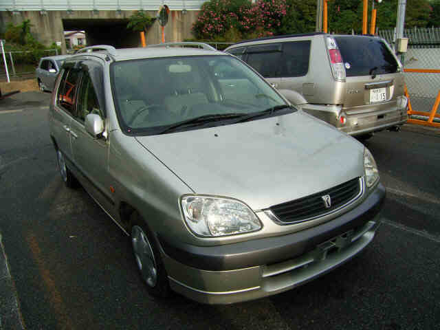 2000 Toyota Raum