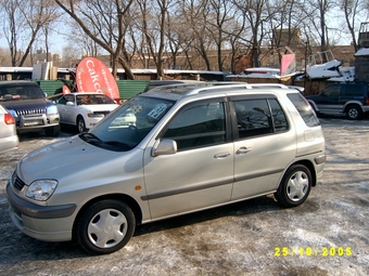 2000 Toyota Raum