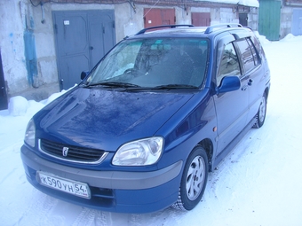 2000 Toyota Raum