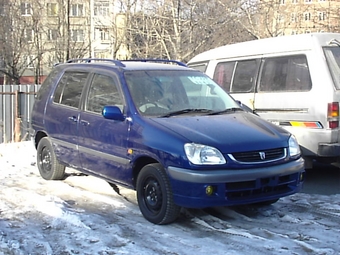 2000 Toyota Raum