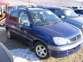 2000 Toyota Raum