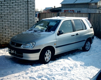 2000 Toyota Raum