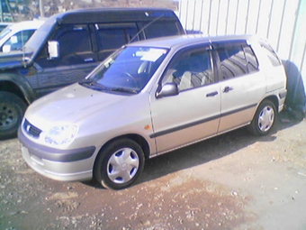 2000 Toyota Raum