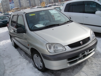 2000 Toyota Raum