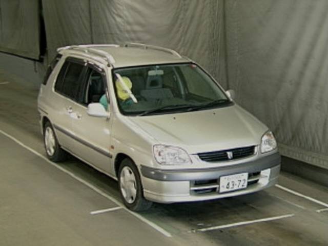 2000 Toyota Raum