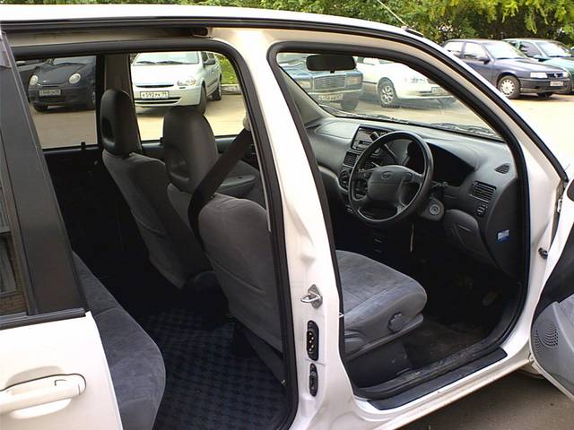 2000 Toyota Raum