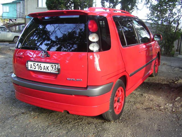 2000 Toyota Raum